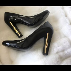 CHANEL black patent leather gorgeous heels